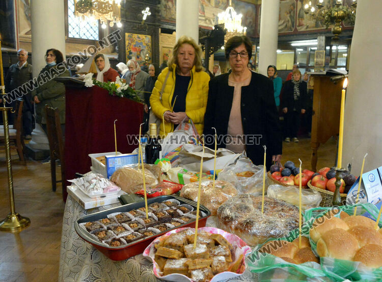 Миряни се поклониха на Архангеловден пред икона, открита от мюсюлманин в гора