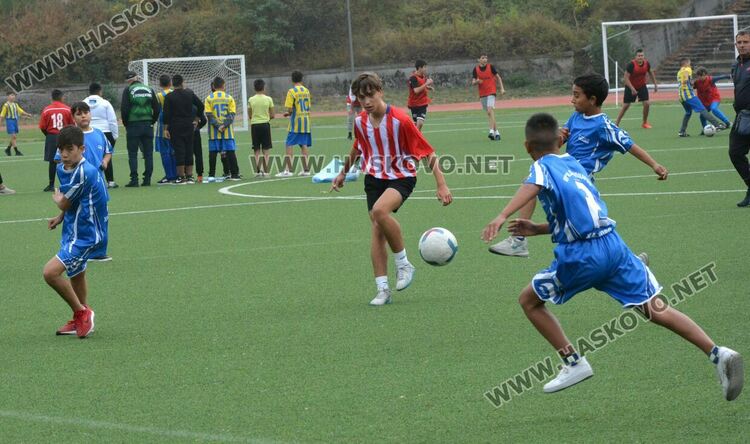 С футбол и 71 гола започнаха общинските ученически игри в Хасково