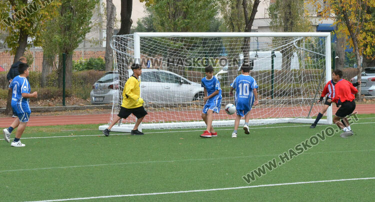 С футбол и 71 гола започнаха общинските ученически игри в Хасково