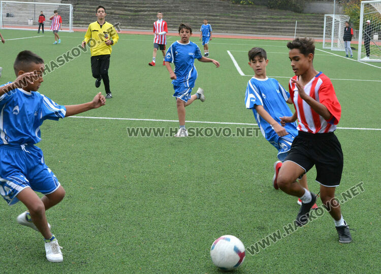 С футбол и 71 гола започнаха общинските ученически игри в Хасково