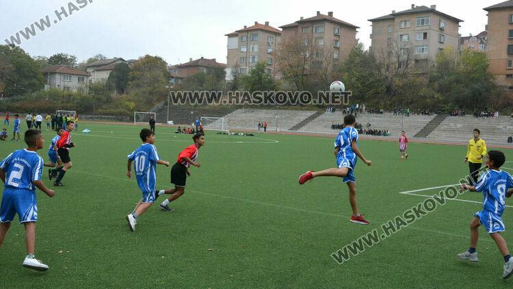 С футбол и 71 гола започнаха общинските ученически игри в Хасково