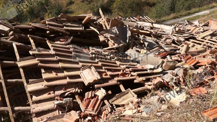 50 семейства са поискали помощ от държавата за възстановяване на щетите по домовете си след бурята в събота/ ГАЛЕРИЯ/