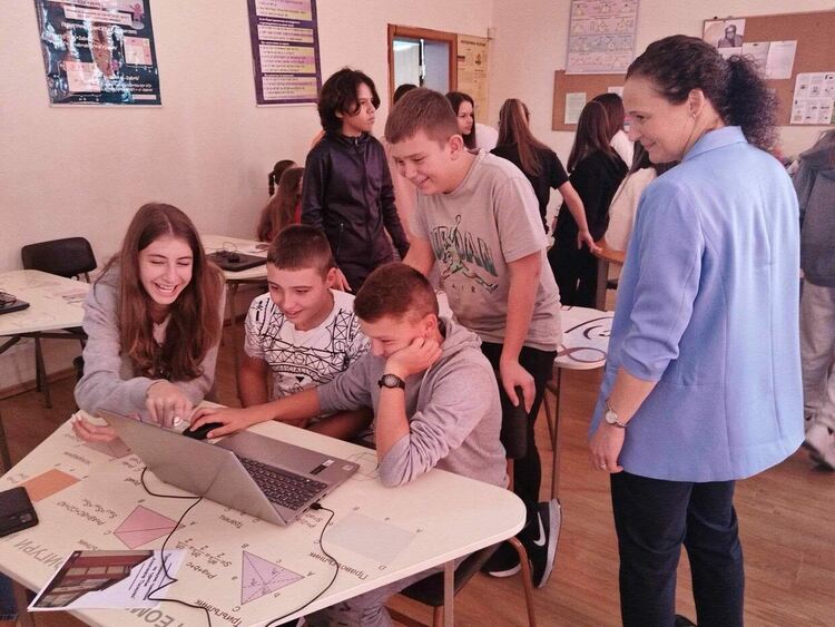 С изложба и демонстрация на умения завършиха Паскалевите дни в Гимназията по туризъм