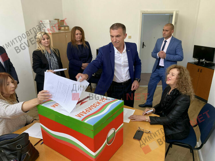 Общински съветници и кметове се заклеха да работят за интересите и благоденствието на димитровградчани