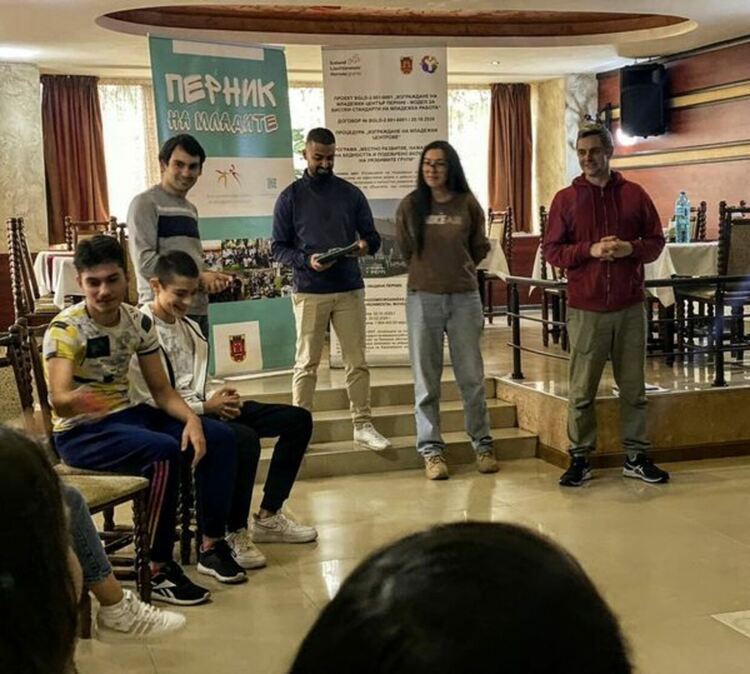 Младежка академия „Перник на младите“ се провежда в Перник