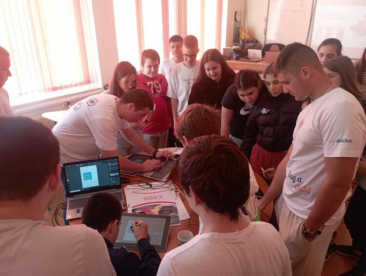 С изложба и демонстрация на умения завършиха Паскалевите дни в Гимназията по туризъм