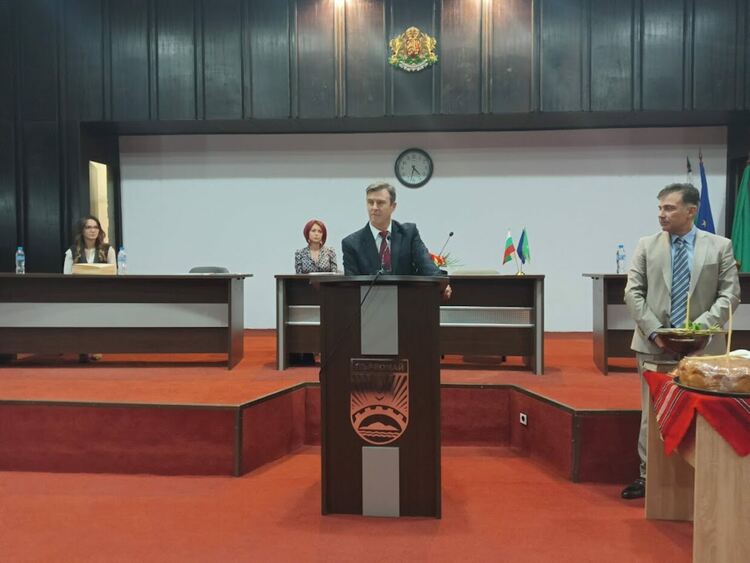 Избраниците ни положиха клетва. Избраха си Светозар Славчев за председател