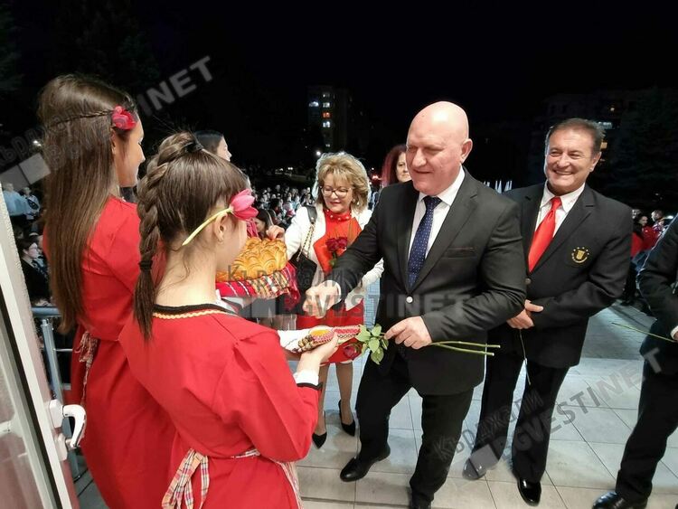 Министър Цоков от „Славейков”: Ще бъдат подписани учебни програми, които намаляват фактологическата сложност