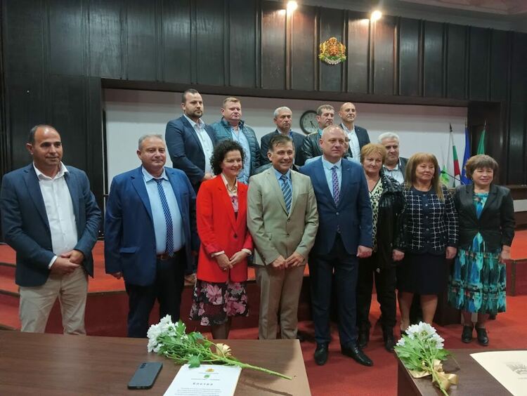 Избраниците ни положиха клетва. Избраха си Светозар Славчев за председател