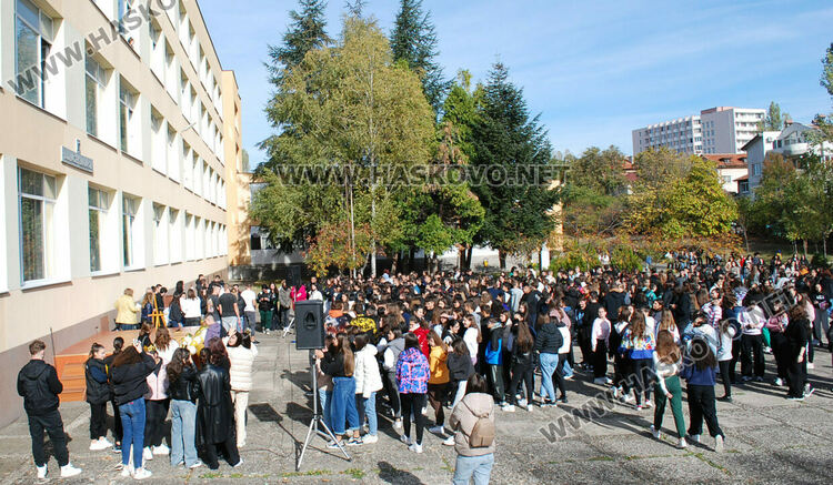 Габриела и Йоан са новите принц и принцеса на Езиковата гимназия