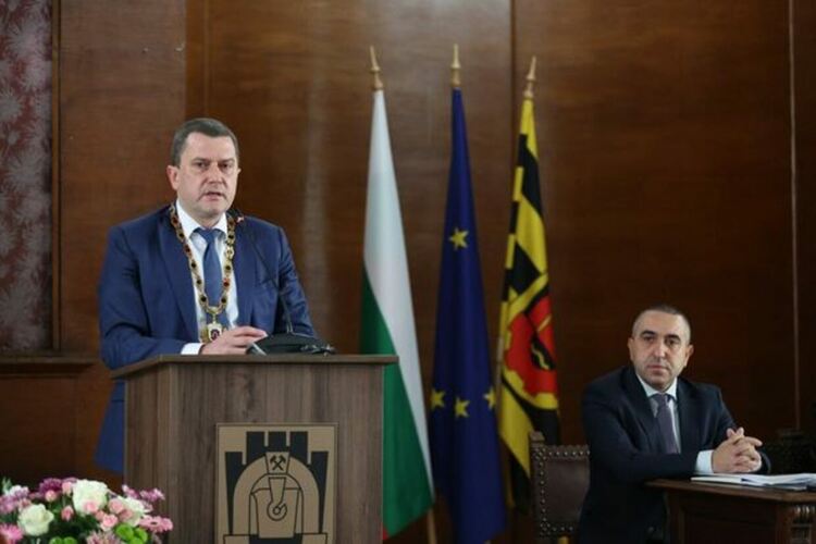 Кметът на община Перник Станислав Владимиров и новоизбраните общински съветници и кметове на кметства положиха клетва