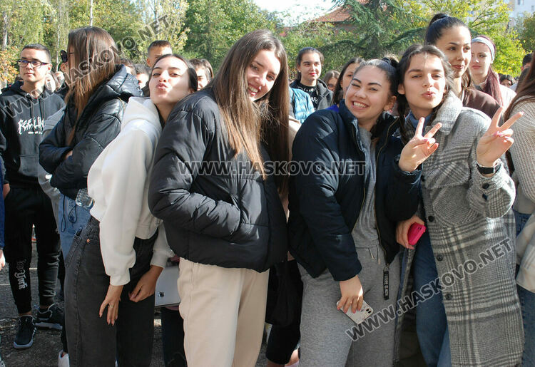 Габриела и Йоан са новите принц и принцеса на Езиковата гимназия