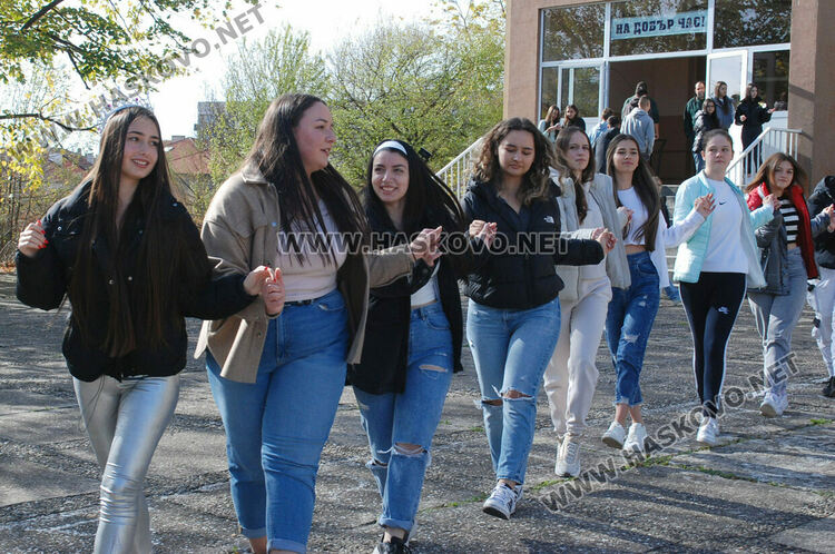 Габриела и Йоан са новите принц и принцеса на Езиковата гимназия