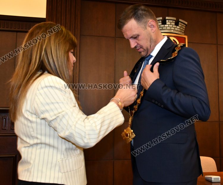 Областният управител връчи на кмета на Хасково символичната огърлица на властта