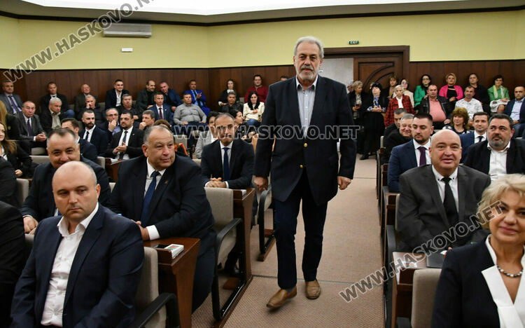 Кметът на Хасково, общинските съветници и кметовете на кметства се заклеха да служат на гражданите. Георги Иванов откри първото заседание като предизборна кампания