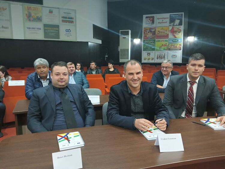 Избраниците ни положиха клетва. Избраха си Светозар Славчев за председател