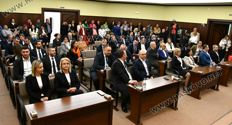 Кметът на Хасково, общинските съветници и кметовете на кметства се заклеха да служат на гражданите. Георги Иванов откри първото заседание като предизборна кампания