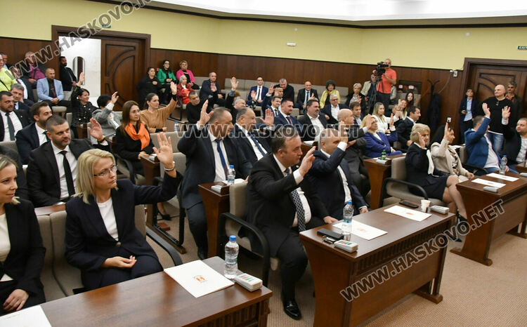 Кметът на Хасково, общинските съветници и кметовете на кметства се заклеха да служат на гражданите. Георги Иванов откри първото заседание като предизборна кампания