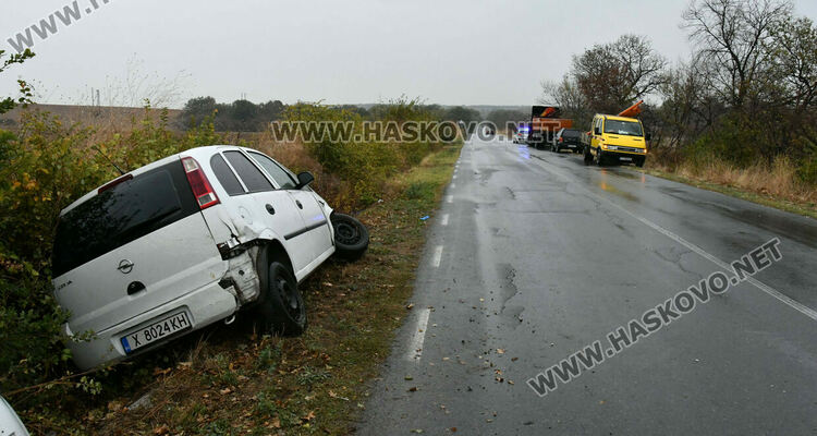 Майка катастрофира на път да помага на ранената си дъщеря