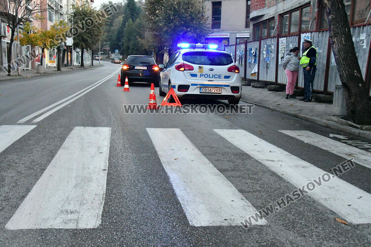 Водачка на Ауди блъсна 53-годишна жена на пешеходна пътека