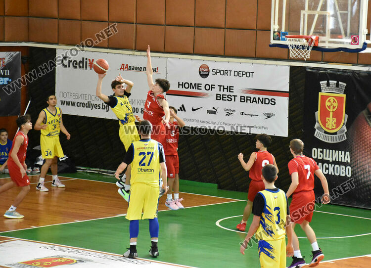 Младите баскетболисти на Хасково с победа и загуба в домакински мачове