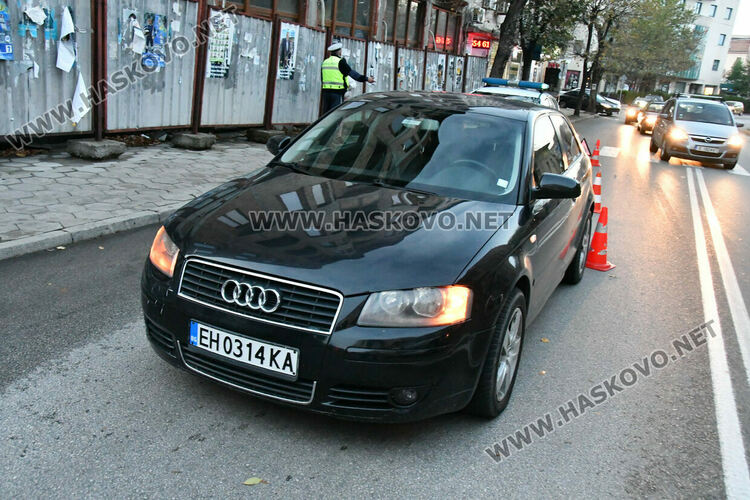 Водачка на Ауди блъсна 53-годишна жена на пешеходна пътека