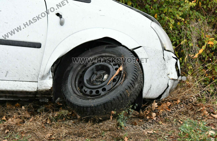 Майка катастрофира на път да помага на ранената си дъщеря