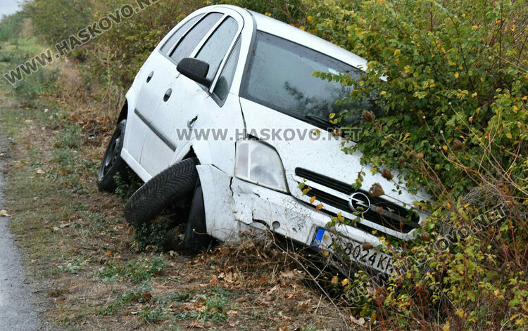 Майка катастрофира на път да помага на ранената си дъщеря