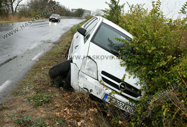 Майка катастрофира на път да помага на ранената си дъщеря