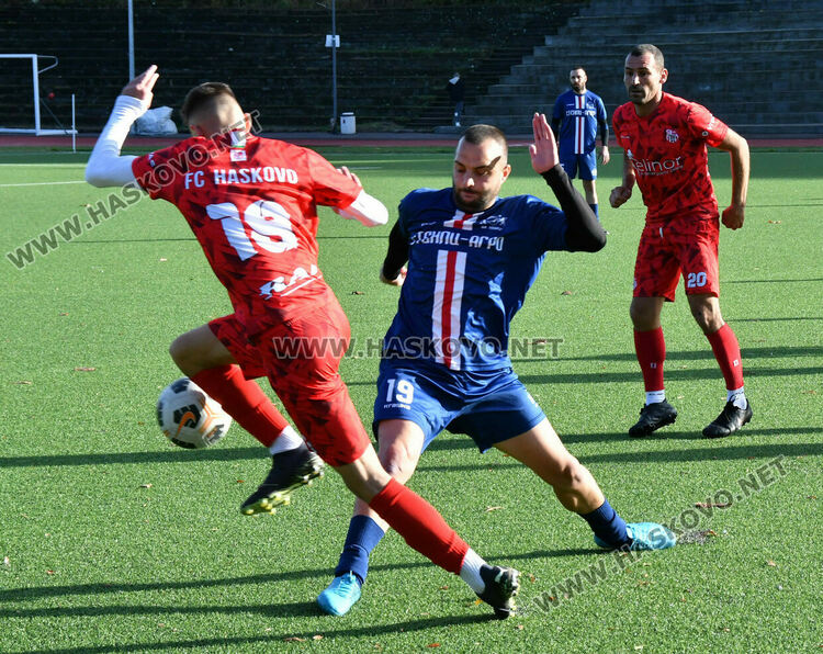 ОФК „Хасково“ разби „Хеброс“ и се изкачи на второ място 