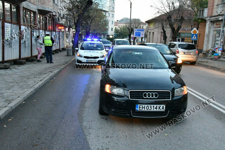 Водачка на Ауди блъсна 53-годишна жена на пешеходна пътека
