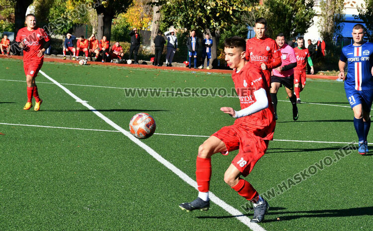 ОФК „Хасково“ разби „Хеброс“ и се изкачи на второ място 