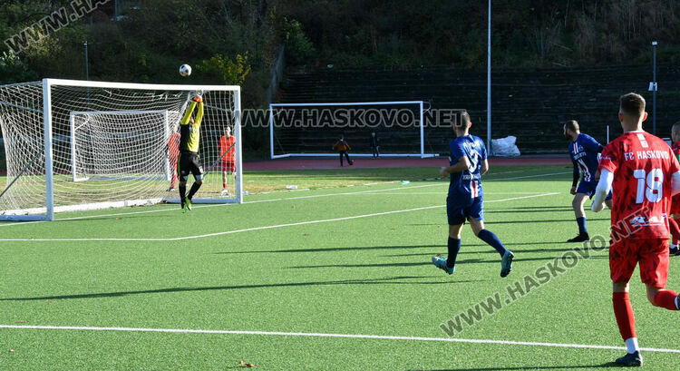 ОФК „Хасково“ разби „Хеброс“ и се изкачи на второ място 
