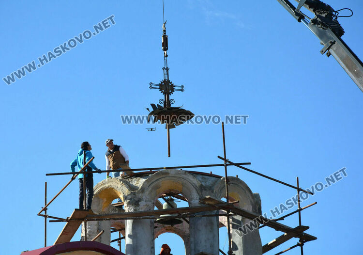 85-годишната църква в Книжовник с нов купол и кръст