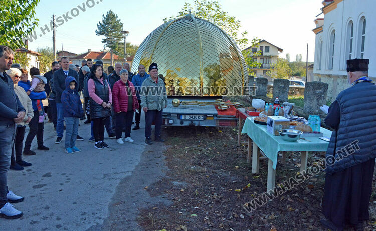 85-годишната църква в Книжовник с нов купол и кръст