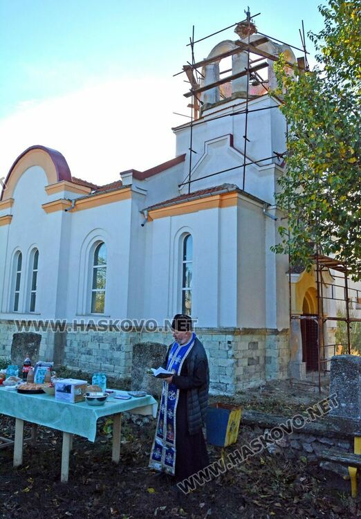 85-годишната църква в Книжовник с нов купол и кръст