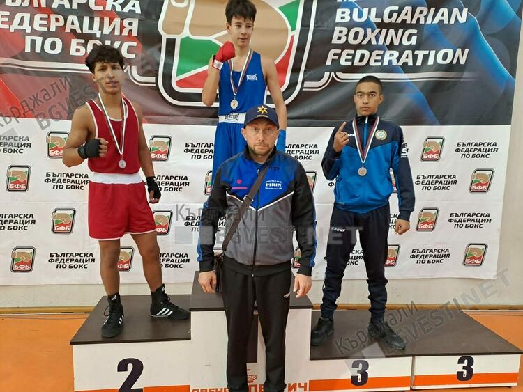 Братя близнаци-боксьори  излязоха за Кърджали на ринга в Петрич,единият се окичи със среброто