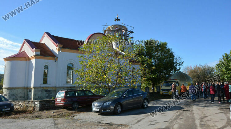 85-годишната църква в Книжовник с нов купол и кръст