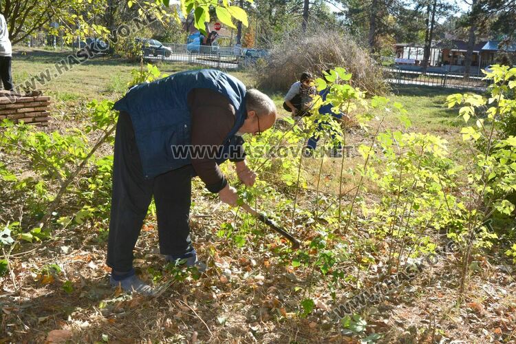 85-годишната църква в Книжовник с нов купол и кръст