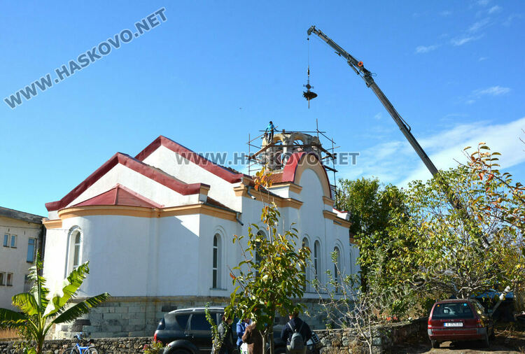 85-годишната църква в Книжовник с нов купол и кръст