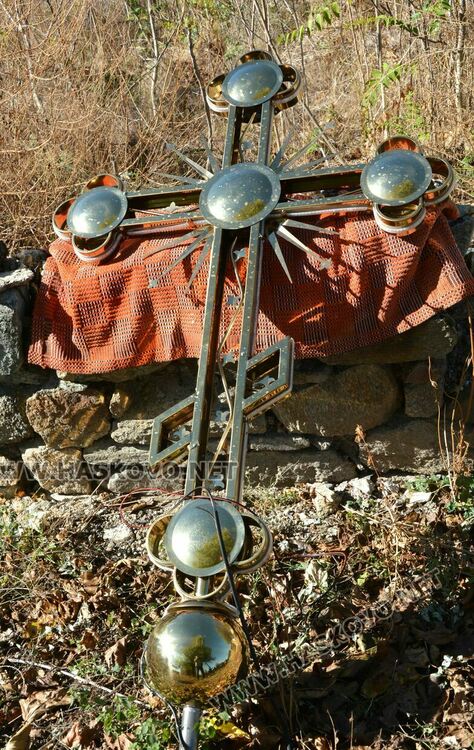 85-годишната църква в Книжовник с нов купол и кръст