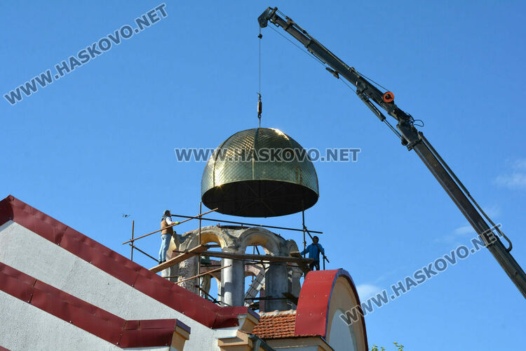 85-годишната църква в Книжовник с нов купол и кръст