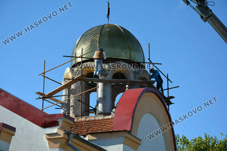 85-годишната църква в Книжовник с нов купол и кръст