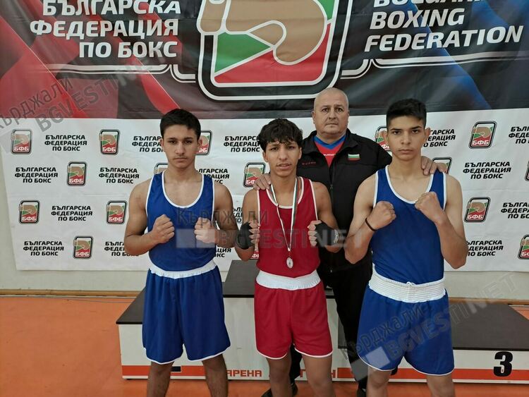 Братя близнаци-боксьори  излязоха за Кърджали на ринга в Петрич,единият се окичи със среброто