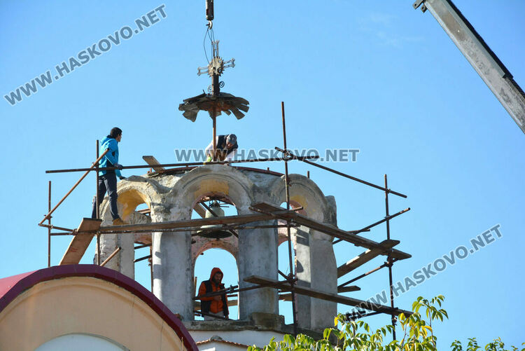 85-годишната църква в Книжовник с нов купол и кръст
