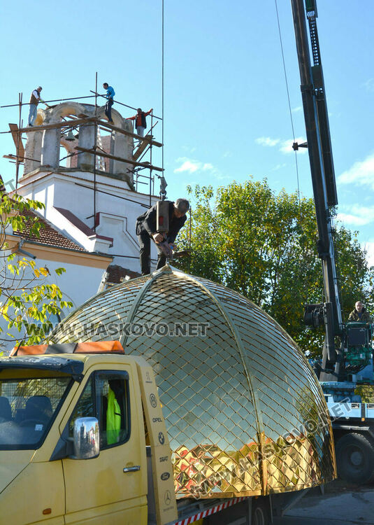 85-годишната църква в Книжовник с нов купол и кръст