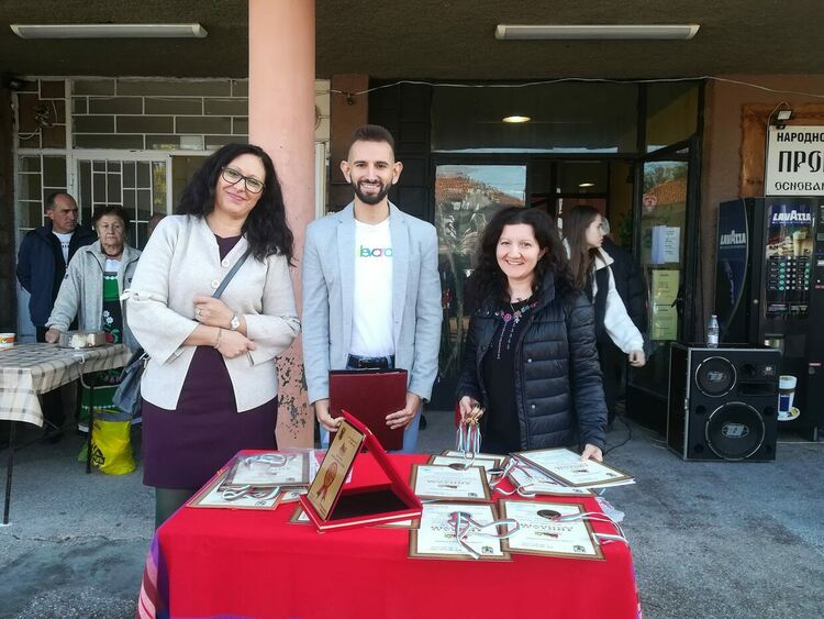 Есенни съкровища в буркани и на сцена събра читалището в Дълбок извор