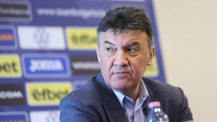 „Този невероятен Боби Михайлов“. Как един безсмислен мач се превърна в заплаха за бъдещето на футбола