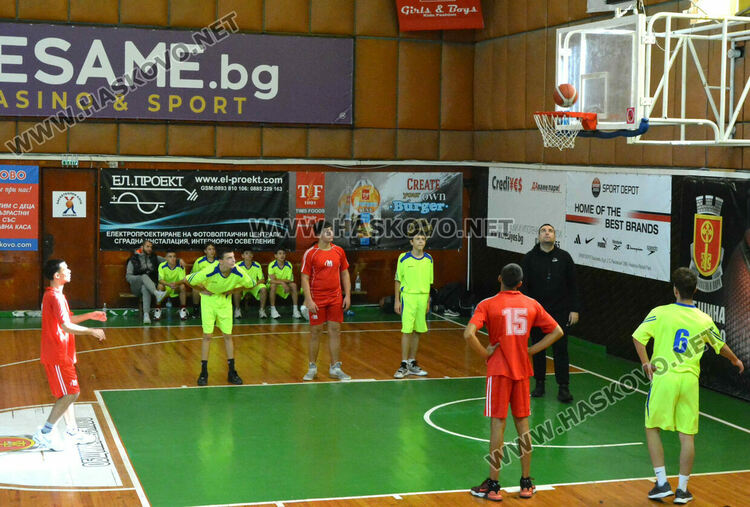 Започнаха ученическите игри по баскетбол