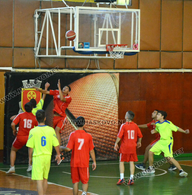 Започнаха ученическите игри по баскетбол